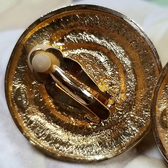 Vintage GIVENCY Large Faux Pearl Goldtone Clip Earrings RARE - Picture 6 of 10